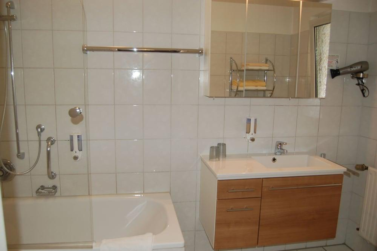 Bathroom 4, Hotel-restaurant Ammertmann, Borken