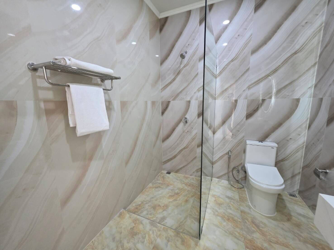 Bathroom 4, Ta Yai Beach Resort, Pattaya