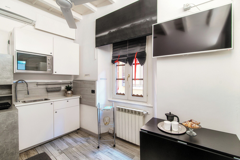 Others 5, Cosy apt near Duomo di Como, Como