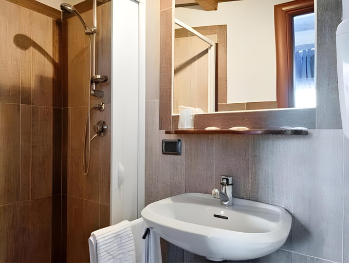 Bathroom, Locanda Romana, Modena
