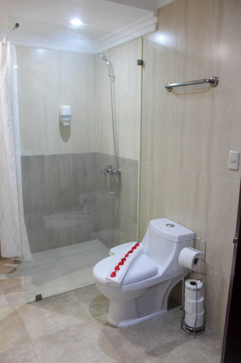 Bathroom 4, The MT Hotel, Salvaleon de Higuey