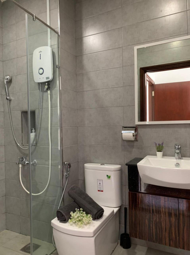 Bathroom 3, Paragon Suite Homestay by HomestayJB, Johor Bahru