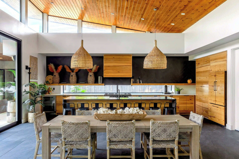 Food & Drinks, Eastside Mansion w Pool 7 Mins to Rainey, Travis
