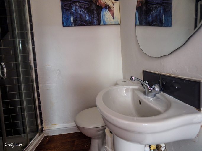 Bathroom 2, Bucknall Lodge Room 2 Hanley, Stoke-on-Trent