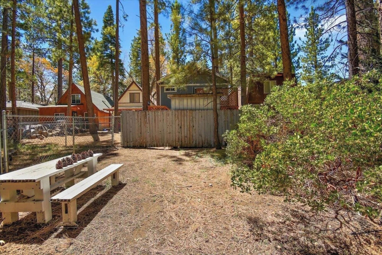 Others 5, Spacious 3BR Chalet, San Bernardino
