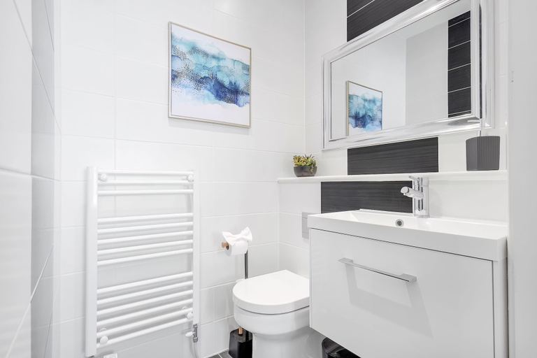 Room 3, 30 Monthly Discount Long-stay St Mary s Retreat, Cambridgeshire