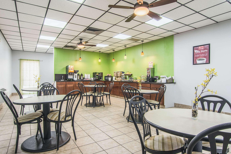 Food & Drinks 5, Econo Lodge, De Kalb