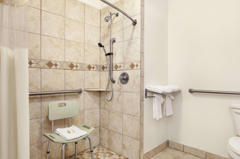 Bathroom 4, Best Western Lubbock Inn, Lubbock