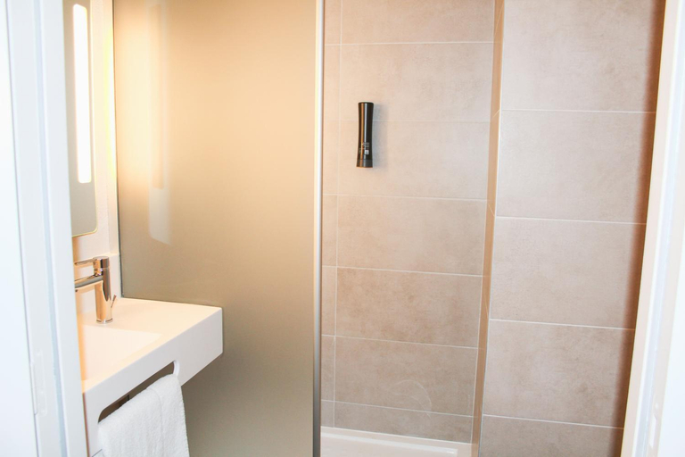 Bathroom, B&B HOTEL Aix-les-Bains, Savoie
