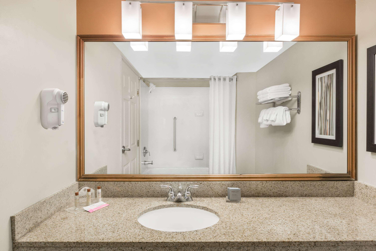 Bathroom 4, Wingate by Wyndham West Monroe, Ouachita