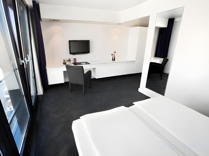 Bedroom 3, LINDEMANN'S, Berlin