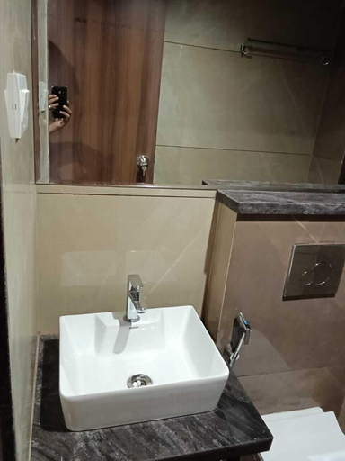 Bathroom 5, Kiwi Inn Hotel, Ujjain