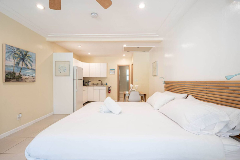 Room 2, Casa Del Mar Beach Studio 3, Broward