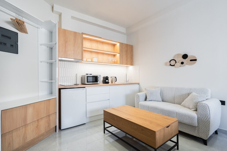 Room 4, LIV - Modern Studio Apartment S8-4a, Attica
