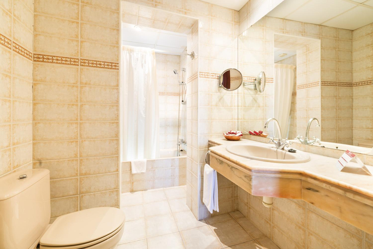 Bathroom 4, Guitart Rosa, Girona