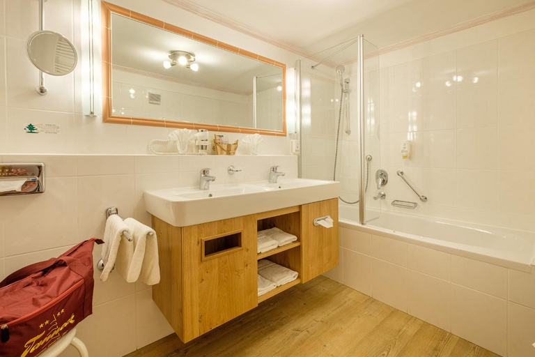 Bathroom 3, AllgauHotel Tanneck, Oberallgäu