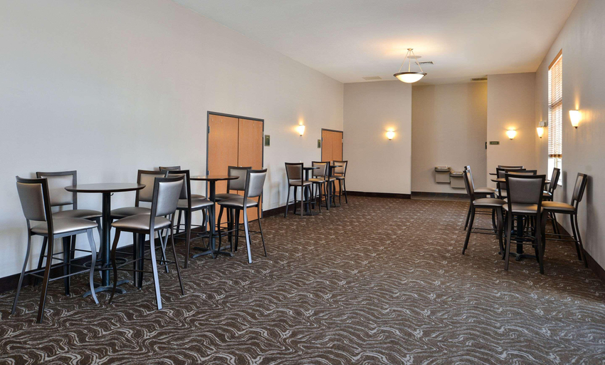 Food & Drinks 5, Comfort Inn & Suites Madison North, Dane