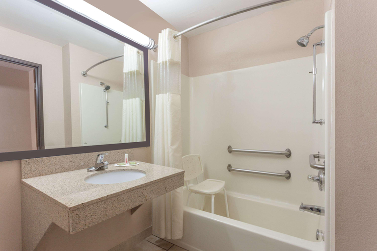 Bathroom 4, Super 8 by Wyndham Carrollton, Carroll