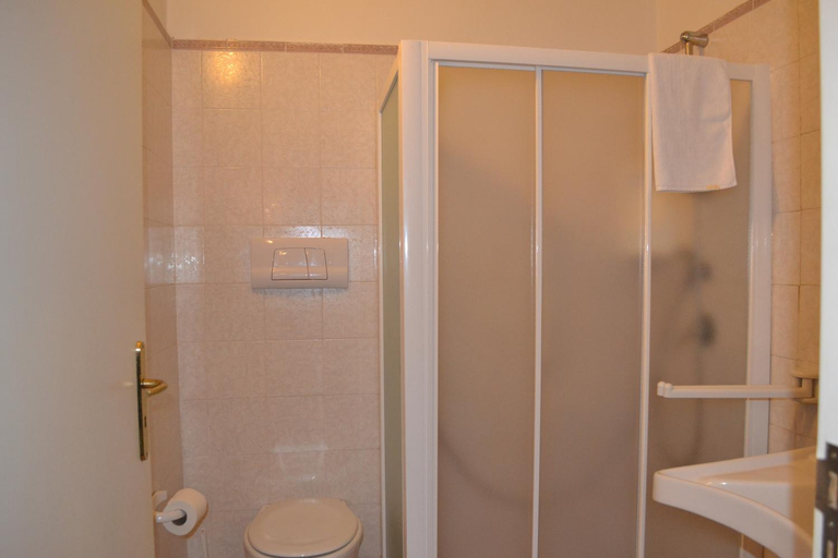 Bathroom 4, Stesicorea Palace, Catania