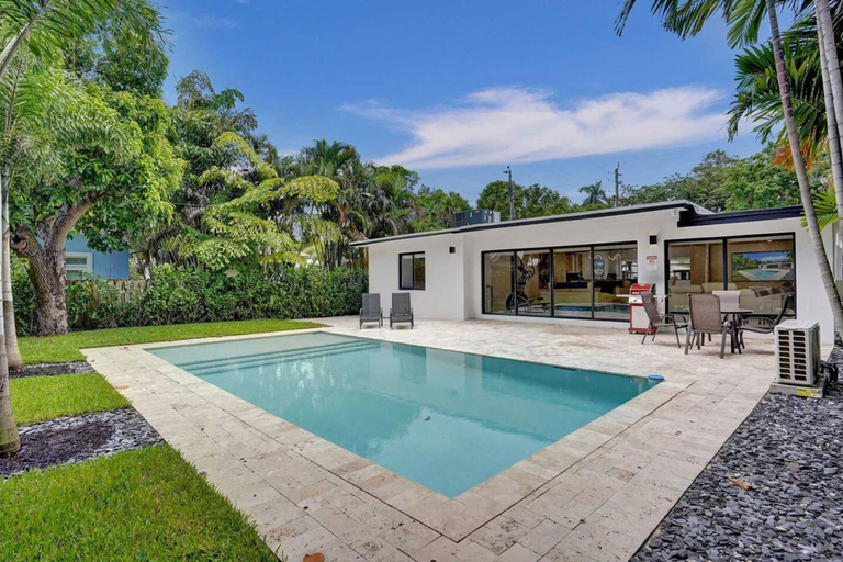 Room 2, Hibiscus House in Fort Lauderdale, Broward