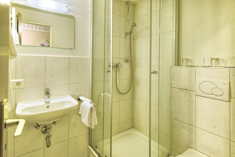 Bathroom 3, Hotel Sonne, Breisgau-Hochschwarzwald