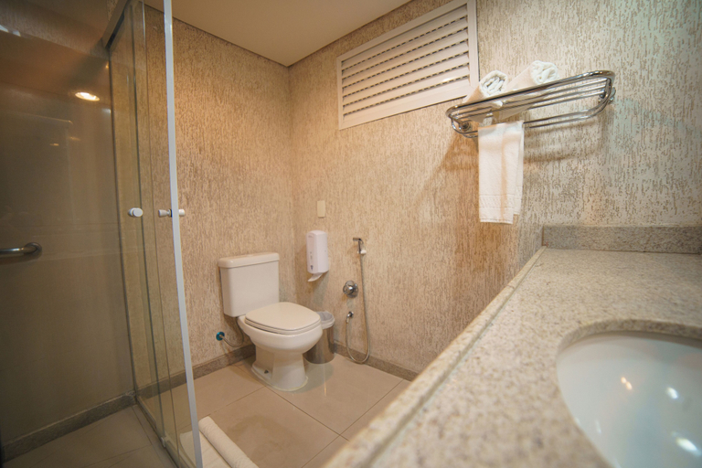 Bathroom 4, Mabu Curitiba Business, Curitiba
