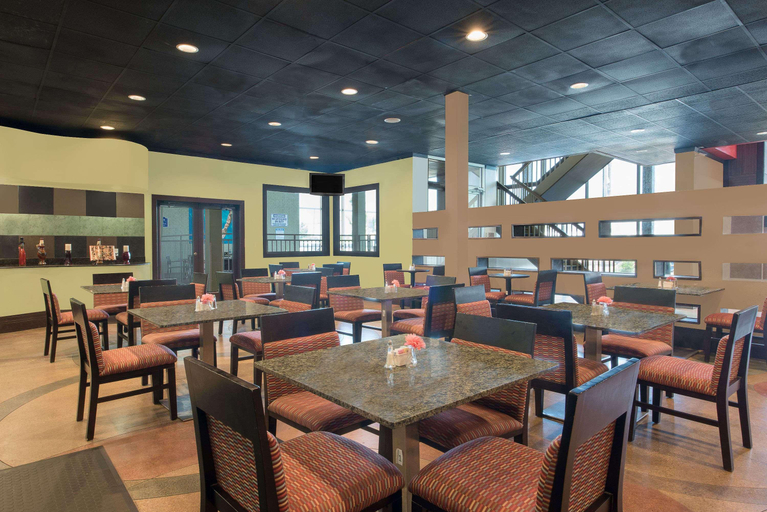Food & Drinks 5, Wyndham Garden Midland, Midland