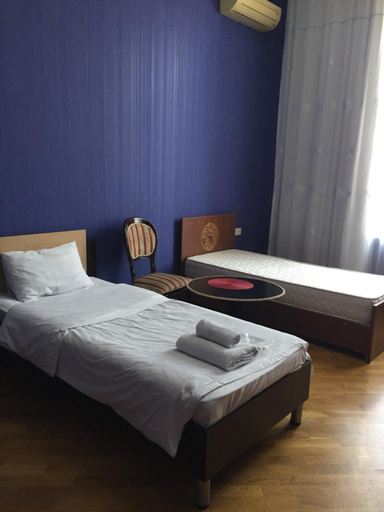 Bedroom 2, Life is amazing, Baku