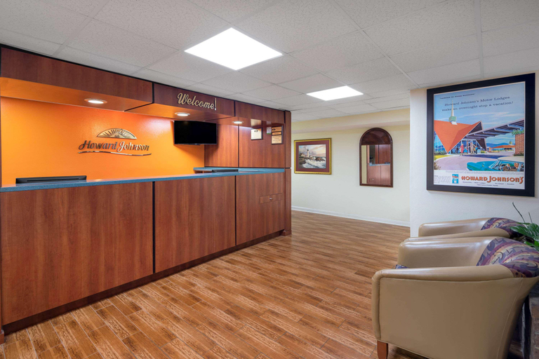Public Area 2, Howard Johnson by Wyndham Savannah GA, Chatham