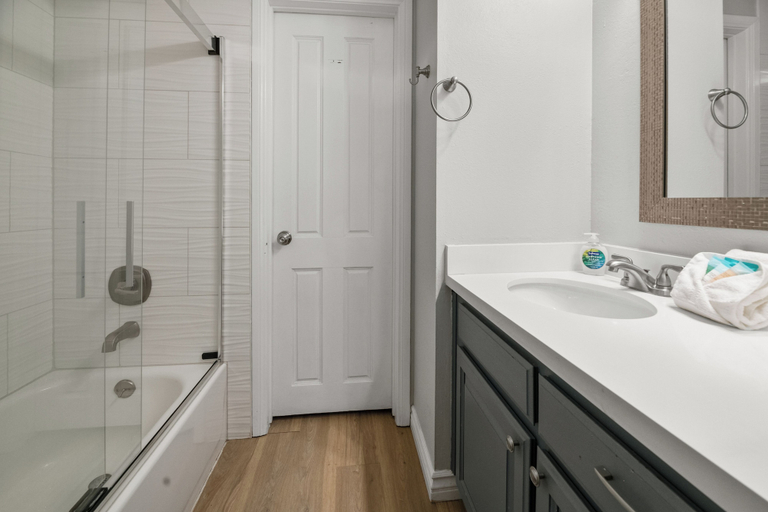 Bathroom 3, Lakehouse Retreat, San Bernardino