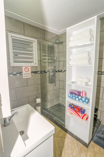 Bathroom 3, EcoMar Rentals Apartments