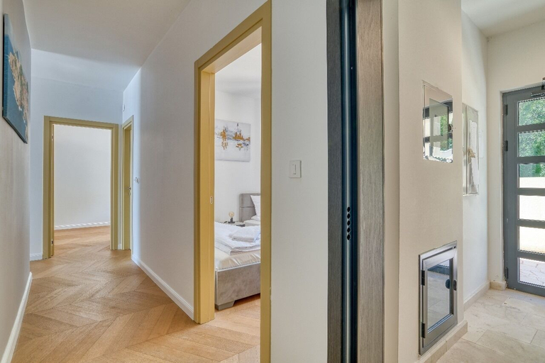 Others 4, Apartment Benita