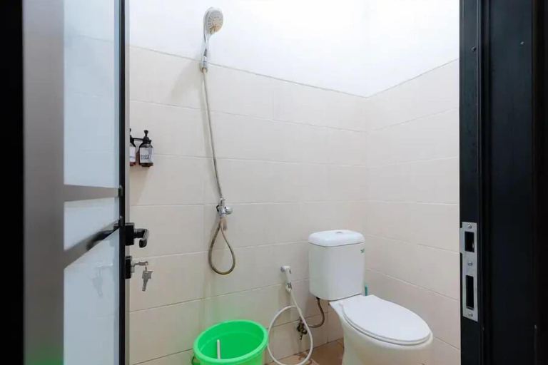 Bathroom 5, Hotel Tiga-Er Syariah Karawang, Karawang
