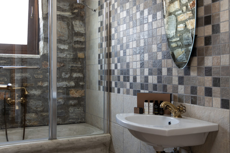 Bathroom 3, Kaly Solana, South Aegean