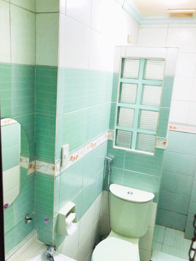 Bathroom 3, THE MANSION- Near NAIA Airport Terminal PASAY, Pasay City