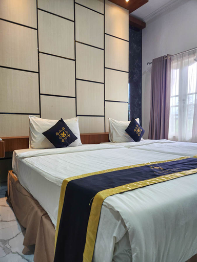 bedroom 13