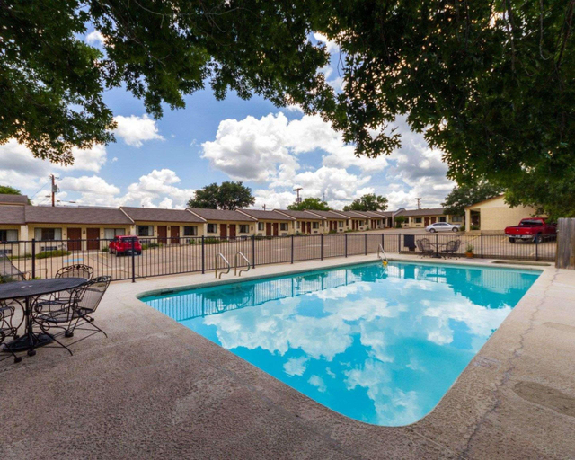 Sport & Beauty 5, Econo Lodge Fredericksburg, Gillespie