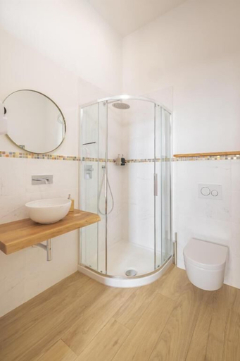 Bathroom 5, Casaldo's rooms, Florence