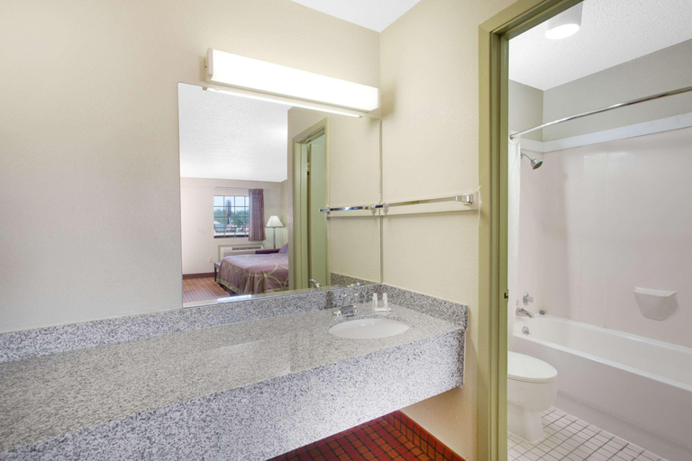 Bathroom 4, Super 8 by Wyndham Monticello AR, Drew