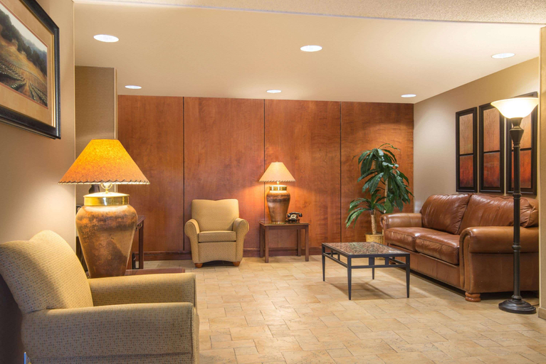 Public Area 3, Travelodge by Wyndham Pueblo, Pueblo