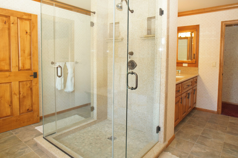 Bathroom 3, Luxury View Lodge, San Bernardino