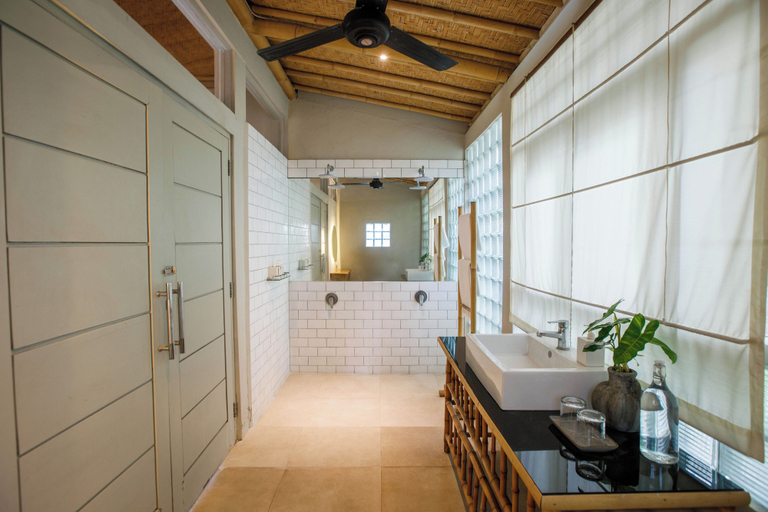 Bathroom 15