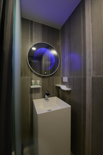 Bathroom 4, Wyndham Garden Guam, Tumon