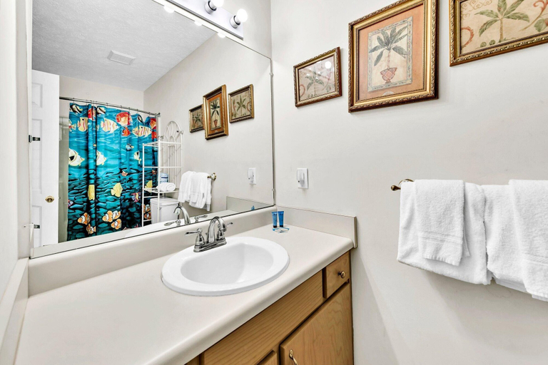 Bathroom 4, Lyndell Beach Cottage, Bay