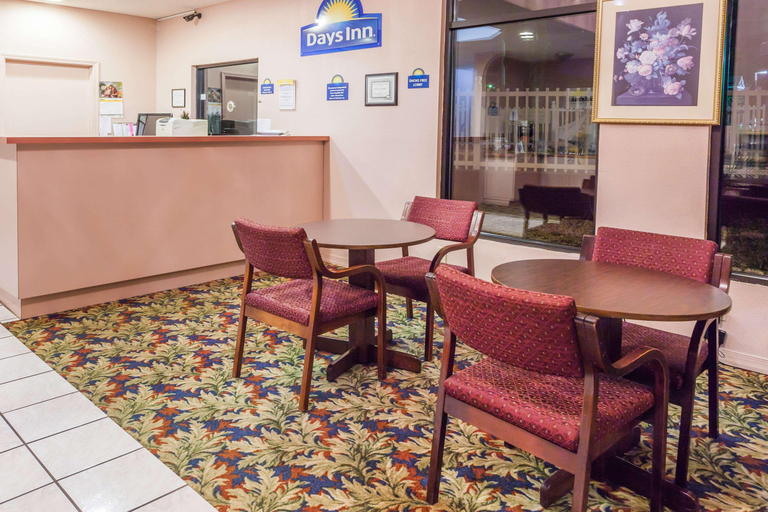 Public Area 2, Days Inn by Wyndham Jackson, Butts