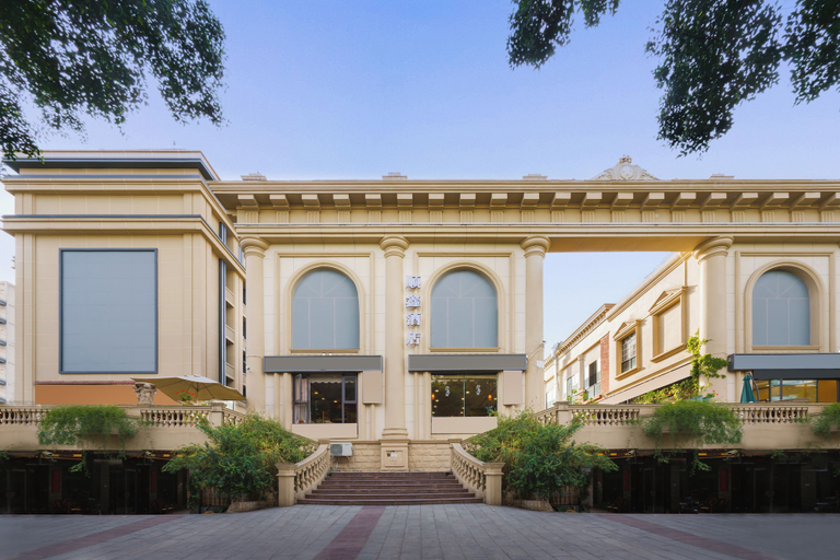 Exterior & Views