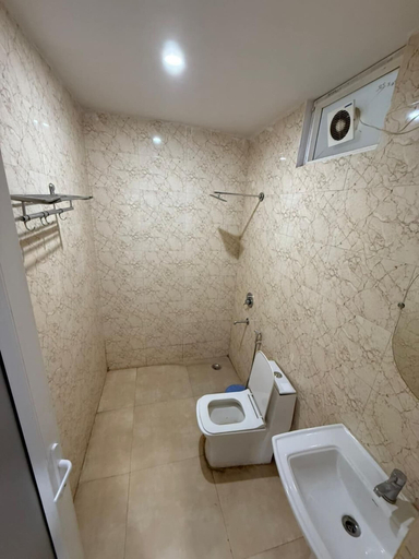 Bathroom 5, Hotel Shiv Palace, Garhwal