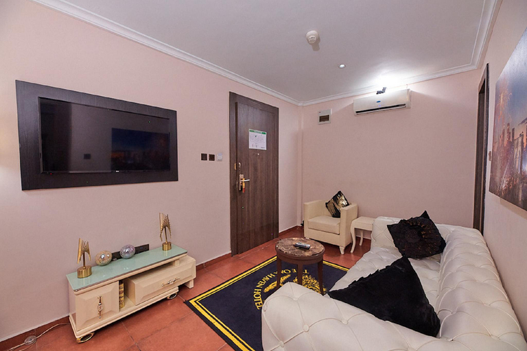 Bedroom 2, Oak Haven Hotel & Suites, Obio/Akp
