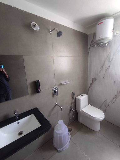 Bathroom 4, WILDWINGS PREMIUM HOTEL, Hyderabad