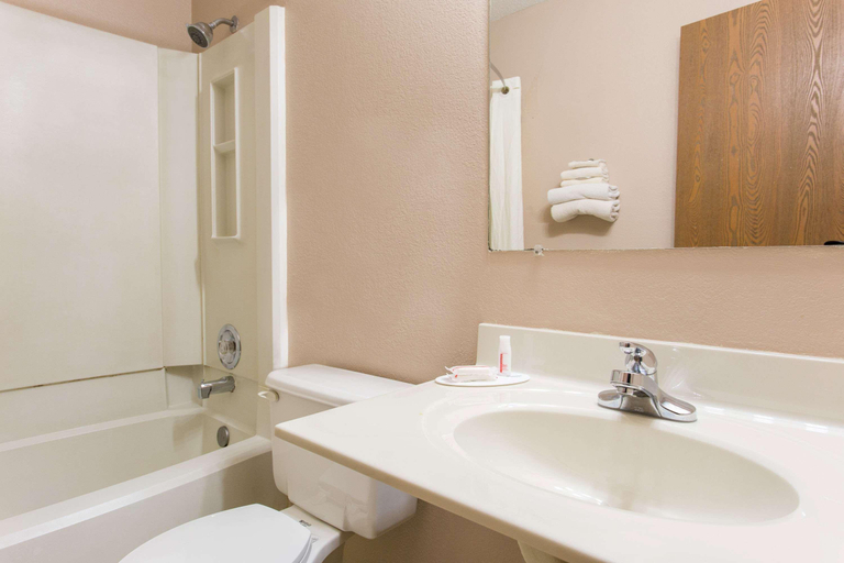 Bathroom 4, Super 8 By Wyndham Austin Mn, Mower